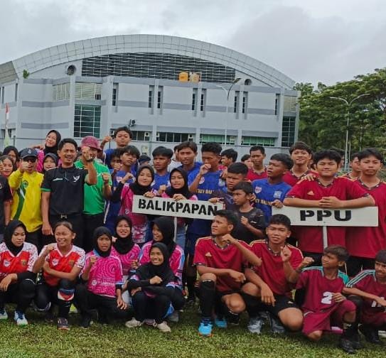 Saat foto bersama dipembukaan Kejurprov U-18 Kaltim.