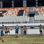 Para pemain Borneo FC saat melakukan latihan jelang pertandingan.