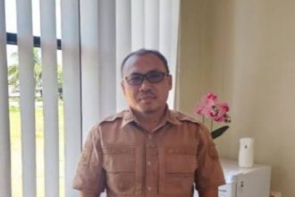 Kepala Desa Loa Raya, Martin