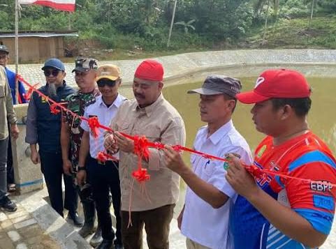 Bupati Kutai Kartanegara Edi Damansyah, resmikan Embung Maluhu.