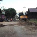 Perbaikan jalan di Desa Sebulu Modern.