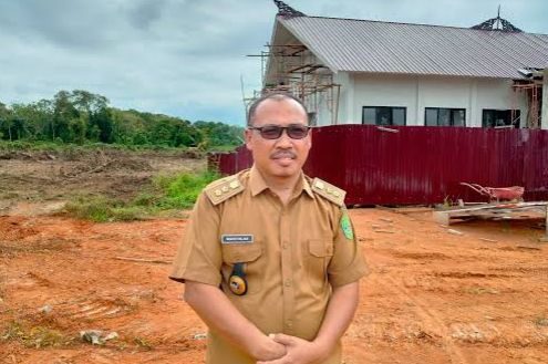 Kepala Desa Loa Raya, Martin