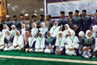 Bupati Kukar, Edi Damansyah melepas keberangkatan 530 jamaah haji dari Kukar Kloter 3, Selasa (6/5/25) di Masjid Agung Sultan Sulaiman Tenggarong.