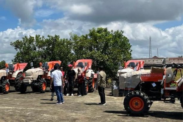 Serah bantuan alat mesin pertanian (Alsintan) dan menandatangani Nota Kesepakatan dengan Kodim 0908 Bontang, Selasa (6/5/2025).