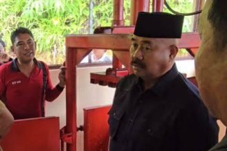 Bupati Kukar Edi Damansyah meresmikan Bank Sampah Asri di Kelurahan Bukit Biru, Kecamatan Tenggarong.