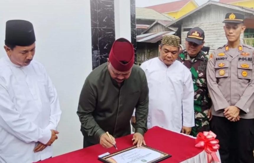 Bupati Kutai Kartanegara, Edi Damansyah, meresmikan Posyandu Anggrek Kuning di Desa Sebulu Ulu, Kecamatan Sebulu.