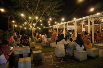 Wakil Bupati Kukar, Rendi Solihin sharing session yang digelar di Caffe Tebing Breksi, Yogyakarta, Sabtu malam (9/5/2025).