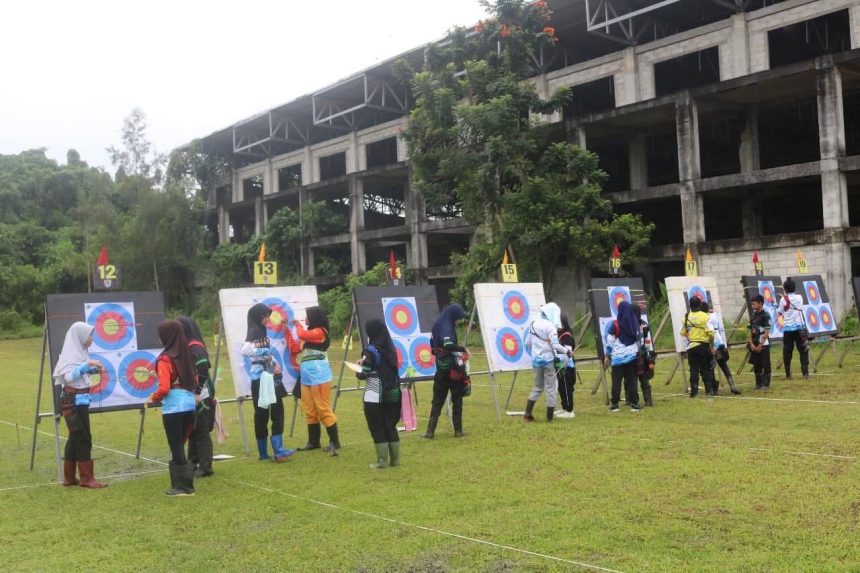 Dispora Kukar bina atlet panahan.