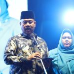 Bupati Kukar, Edi Damansyah menutup secara resmi rangkaian kegiatan Peringatan HKG PKK ke-53 Tahun 2025 di Lapangan Sepakbola Kecamatan Muara Badak