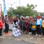 Sekda Kukar, Sunggono Lepas Jalan Sehat di Halaman Kantor Camat Muara Badak