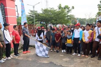 Sekda Kukar, Sunggono Lepas Jalan Sehat di Halaman Kantor Camat Muara Badak
