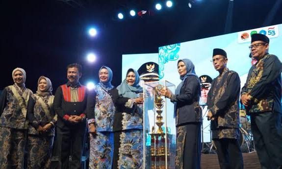 Sekda Kukar, Sunggono, membuka resmi HKG ke-53 PPKK di Kecamatan Muara Badak.