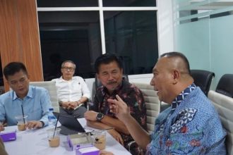 Sekda Kukar, Sunggono saat Audiensi membahas izin serta tata kelola perdagangan karbon di kawasan gambut di luar kawasan hutan di Kukar.