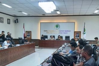RDP Dipimpin Komisi III DPRD Kaltim, membahas longsor di KM 28 Batuah, di Gedung E DPRD Kaltim. (Foto: Sekala)