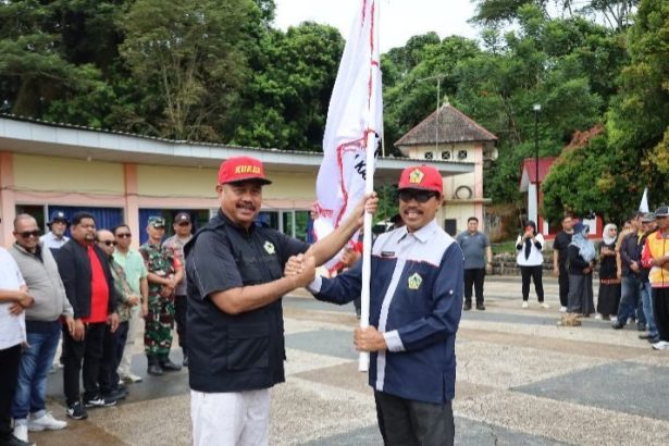 Pelepasan Kontingen Kabupaten Kukar yang akan mengikuti Pekan Daerah (PEDA) Petani Nelayan XI tahun 2025 bertempat di Area Waduk Panji Sukarame Tenggarong, Jumat (20/6/2025).