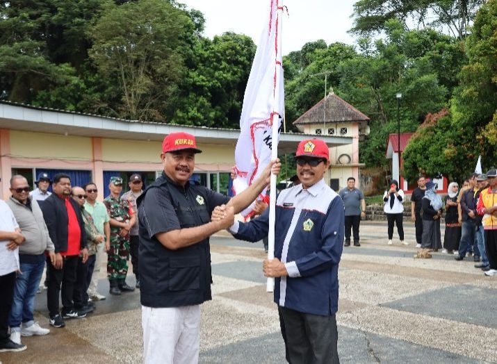 Pelepasan Kontingen Kabupaten Kukar yang akan mengikuti Pekan Daerah (PEDA) Petani Nelayan XI tahun 2025 bertempat di Area Waduk Panji Sukarame Tenggarong, Jumat (20/6/2025).