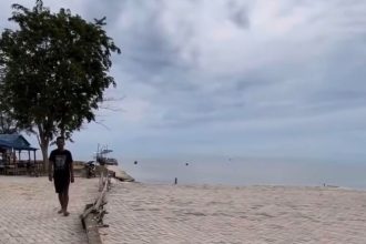 Pantai Biru Kersik Marangkayu, Kukar.