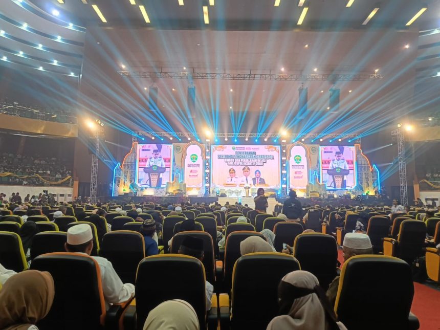 Penyerahan penerima penghargaan Gratispol dan Jospol di Convention Hall Sempaja, Samarinda, Rabu (25/6/2025).