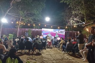 Bupati Kutai Kartanegara Aulia Rahman Basri dan Wakil Bupati Rendi Solihin menggelar forum santai bertajuk Ngapeh Santai Ngan Media bersama insan pers di Bukit Mahoni, Tenggarong Seberang, Selasa malam (1/7/2025).